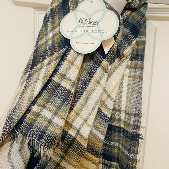 🧣 Funky Monkey Scarf New 🧣 - Picture 4 of 4